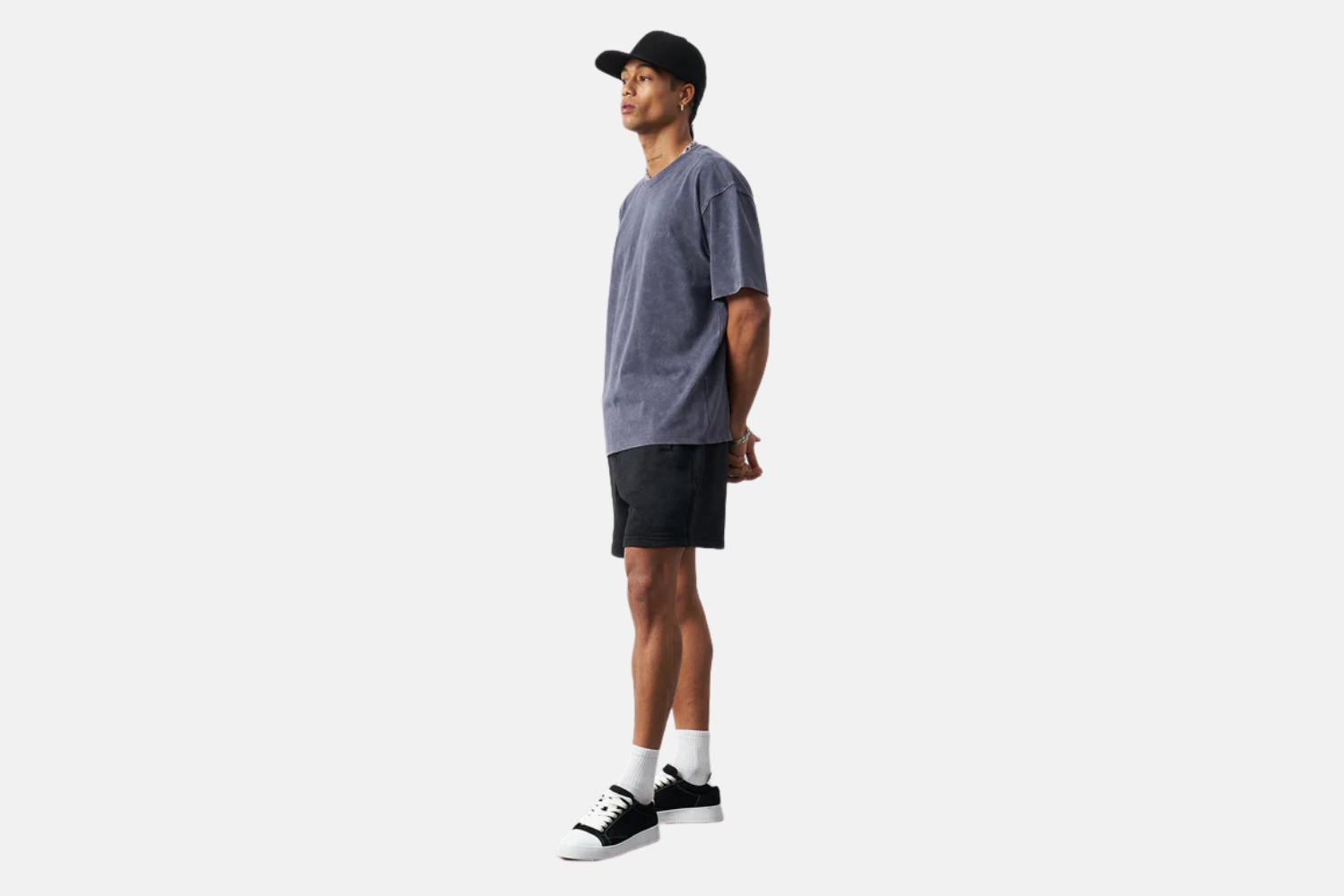 How to Combine Ply Effect Washed Bermuda Shorts?